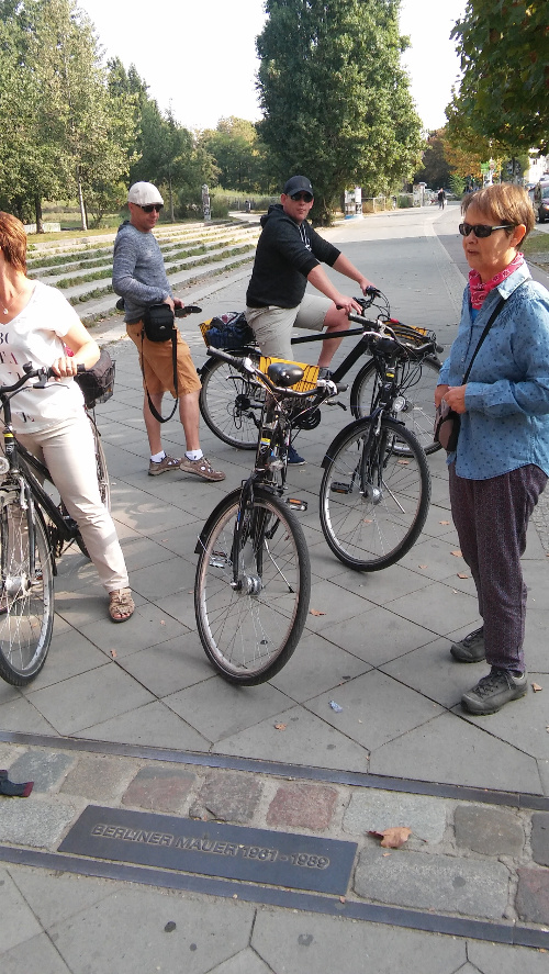 fietstochten-fietroutes-berlijn-berlijnse-muur-fietsen-2-1-reichstag-de-berlijn-gids